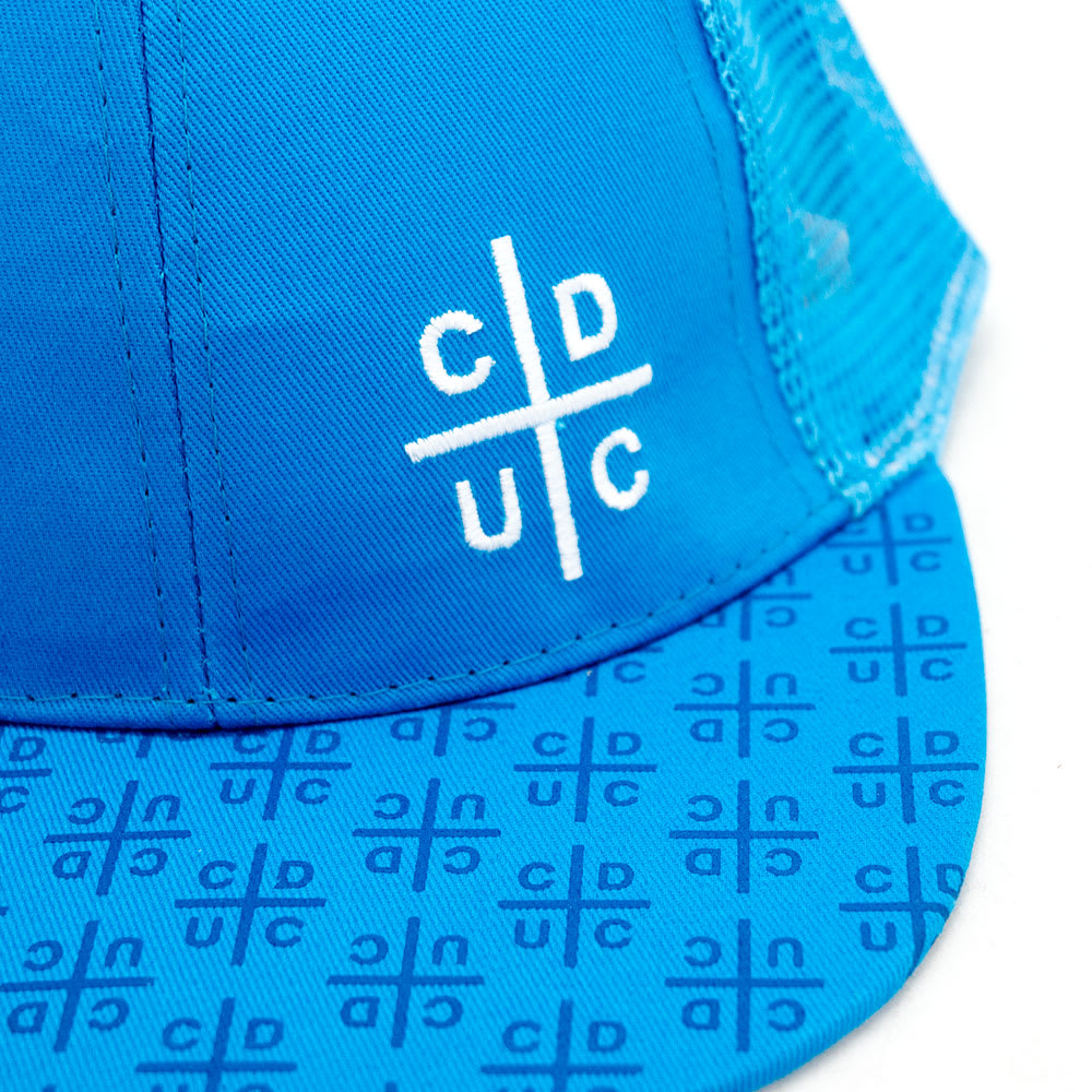 Jockey Universidad Católica vicera plana ideal para deportes o vestir